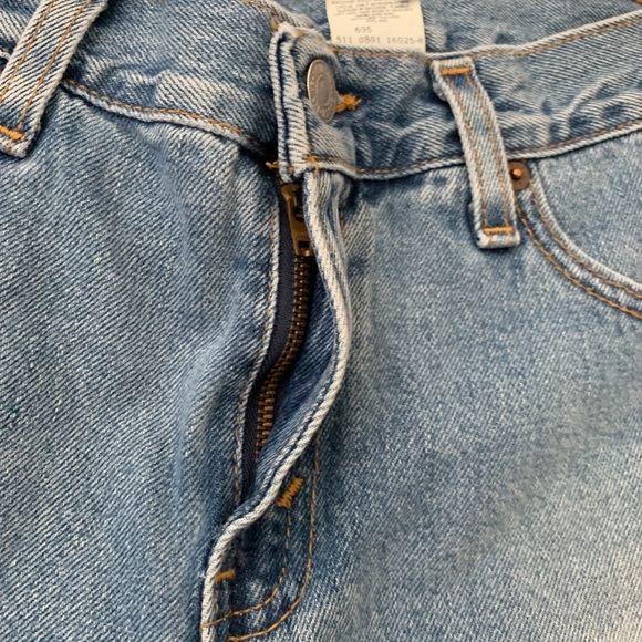 Levi’s | Cutoff Distressed denim Jean Shorts. - Picture 4 of 6